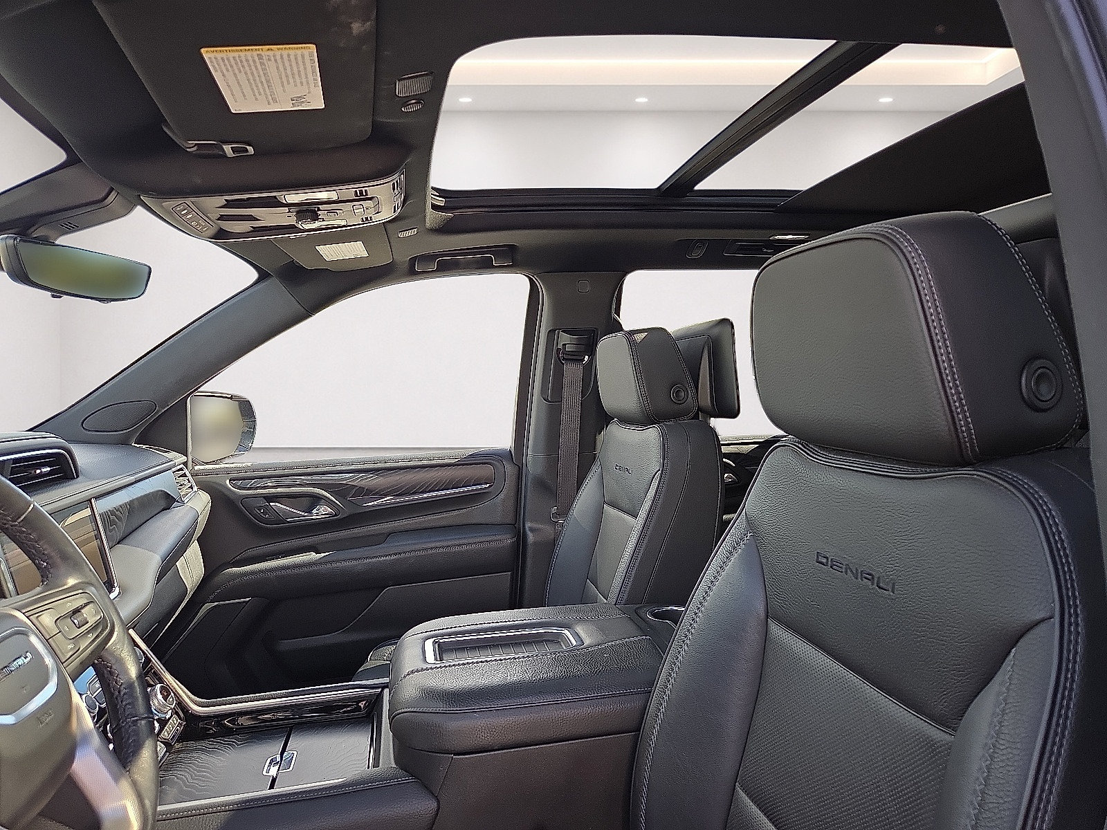 Certified 2021 GMC Yukon Denali w/ Denali Premium Package AWD/4WD image 9