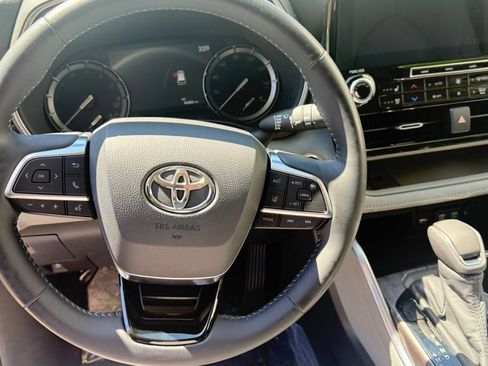 Used 2020 Toyota Highlander Limited AWD/4WD image 21