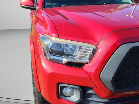 Used 2017 Toyota Tacoma SR5 w/ Tow Package image 10