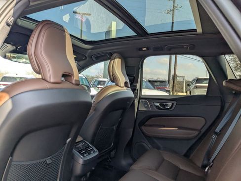 Used 2023 Volvo XC60 B5 Ultimate w/ Climate Package image 21