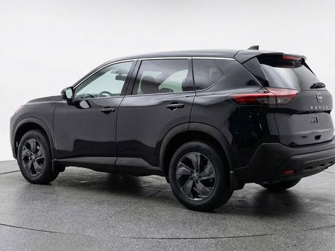 Used 2025 Nissan Rogue SV image 6