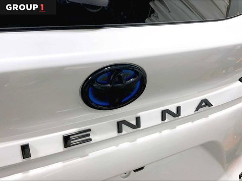 Used 2023 Toyota Sienna XSE image 30