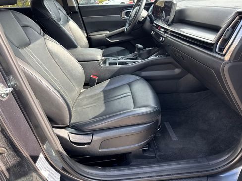 Used 2024 Kia Sorento S image 13