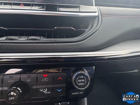 Used 2025 Jeep Compass Trailhawk image 17