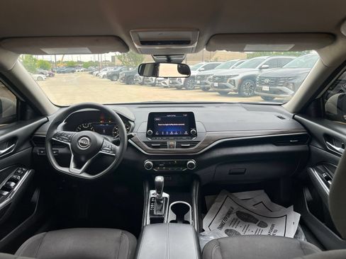 Used 2023 Nissan Altima 2.5 SV FWD image 19