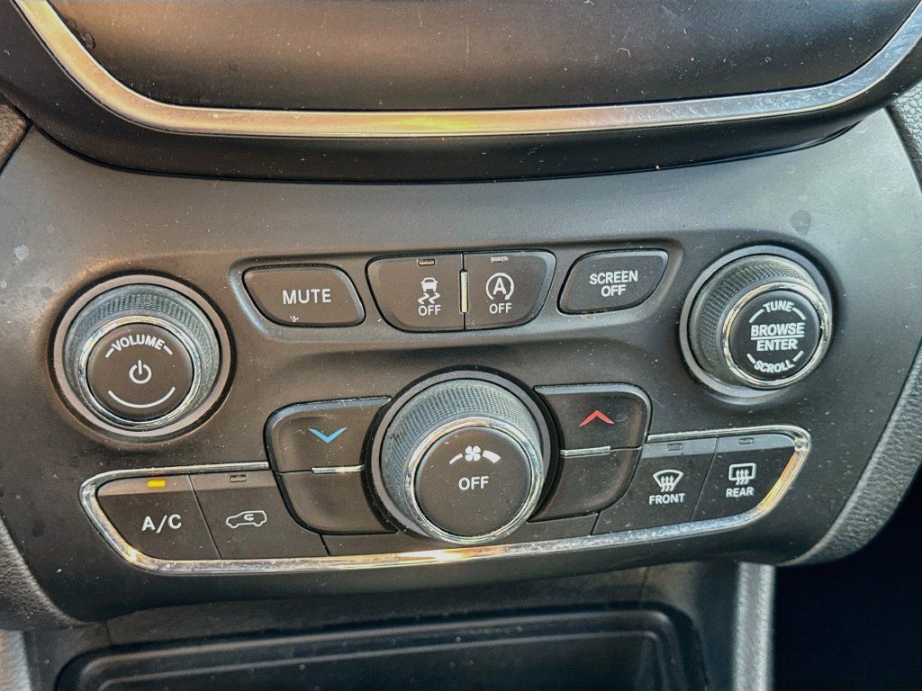 Used 2020 Jeep Cherokee Latitude FWD image 17