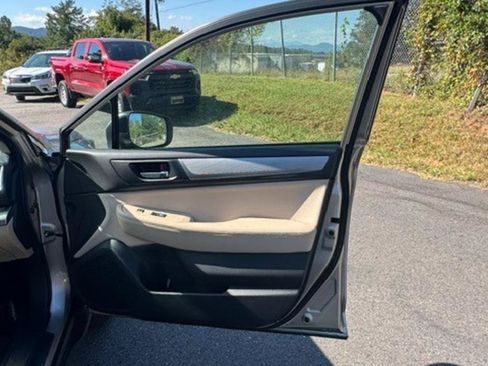 Used 2019 Subaru Outback 2.5i Premium AWD/4WD image 12