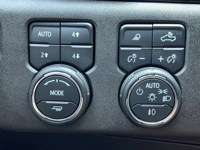 Used 2024 Chevrolet Silverado 2500 ZR2 w/ Technology Package AWD/4WD image 19