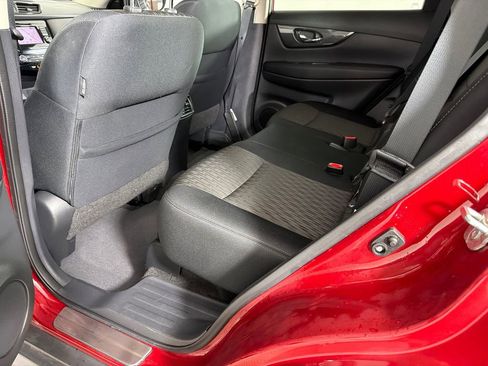Used 2018 Nissan Rogue SV w/ Premium Package FWD image 22