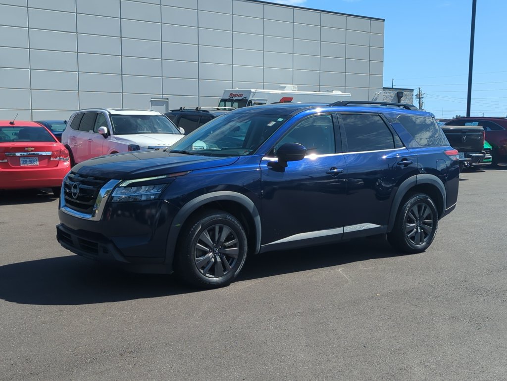 Used 2022 Nissan Pathfinder SV AWD/4WD image 2