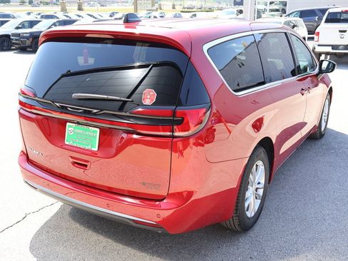 New 2027 Chrysler Pacifica Select FWD image 5