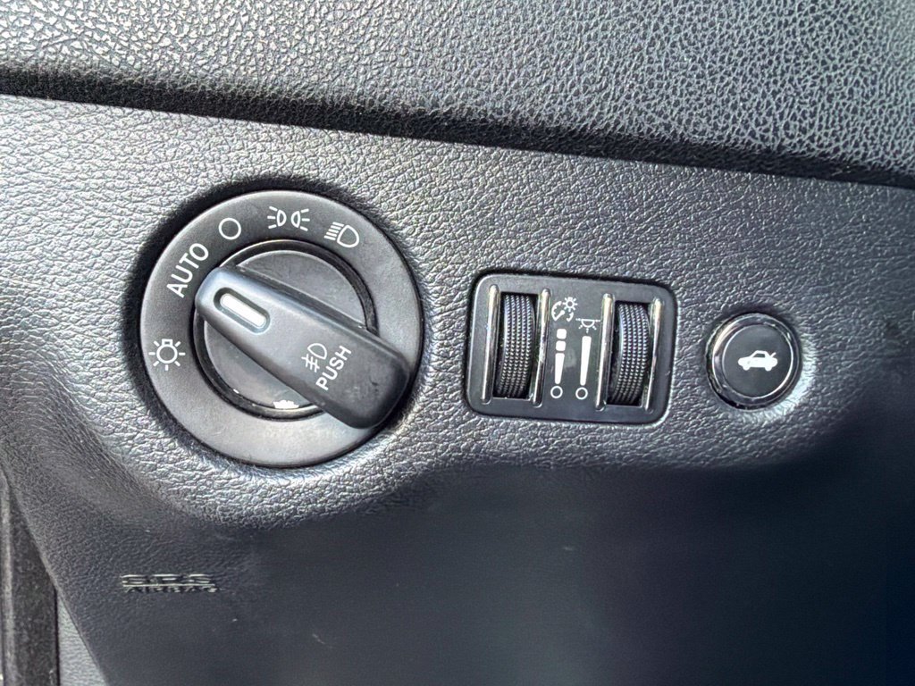 Used 2015 Dodge Charger R/T RWD image 21