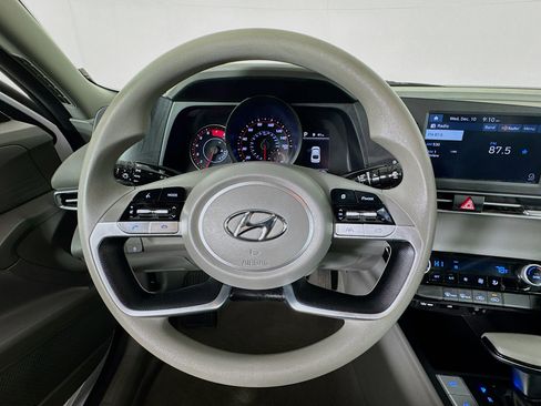 Used 2021 Hyundai Elantra SEL image 11