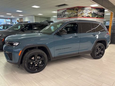New 2026 Jeep Grand Cherokee Limited w/ Limited Altitude Package AWD/4WD image 3