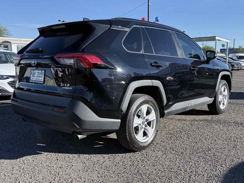 Used 2019 Toyota RAV4 LE image 5