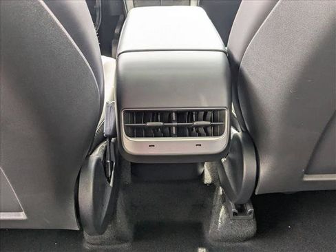 Used 2025 Tesla Model Y Long Range AWD/4WD image 18