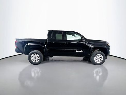 Used 2025 Toyota Tacoma SR5 image 9