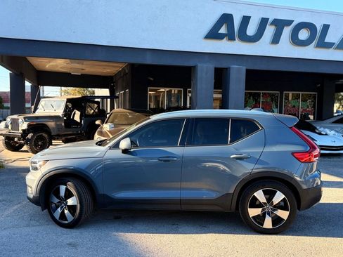 Used 2020 Volvo XC40 T5 Momentum w/ Protection Package Premier image 3