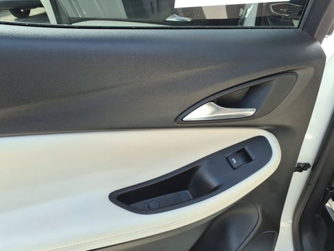 Used 2022 Buick Encore GX Select w/ Sport Touring Package FWD image 9