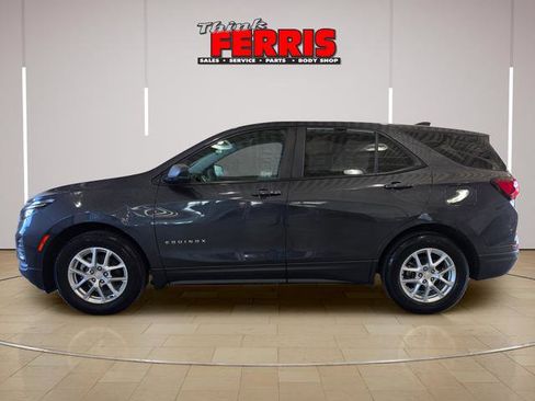 Used 2022 Chevrolet Equinox LS w/ LS Convenience Package FWD image 2