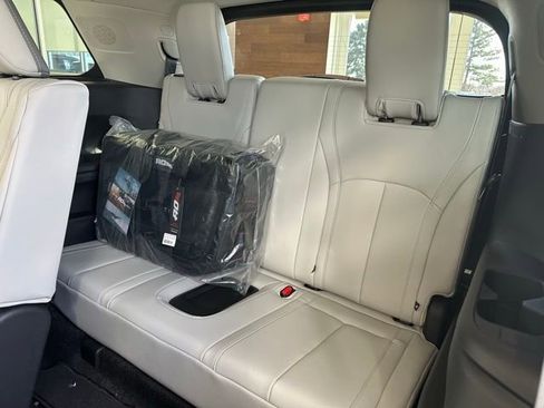 New 2026 INFINITI QX60 Luxe w/ Family Package image 30