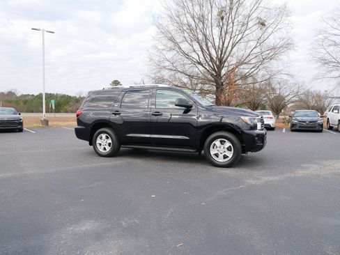 Used 2022 Toyota Sequoia SR5 image 3