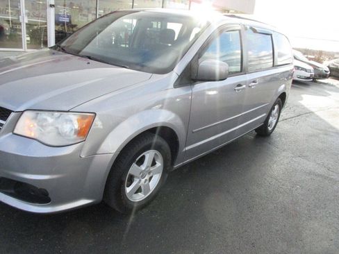 Used 2013 Dodge Grand Caravan SXT FWD image 31