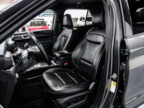Used 2020 Ford Explorer XLT w/ Equipment Group 202A image 26