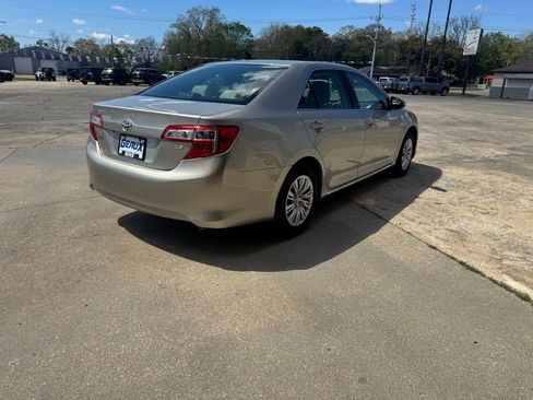 Used 2014 Toyota Camry LE image 6