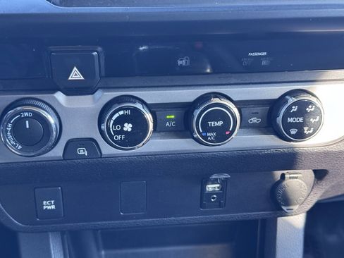 Used 2017 Toyota Tacoma SR image 10