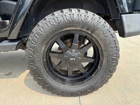 Used 2014 Jeep Wrangler Unlimited Rubicon w/ Connectivity Group AWD/4WD image 49
