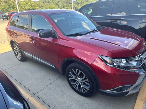 Used 2018 Mitsubishi Outlander ES FWD image 3