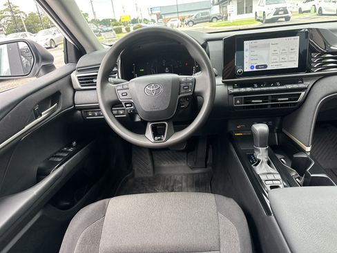 Used 2025 Toyota Camry LE w/ Convenience Package FWD image 15