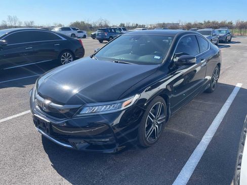Used 2017 Honda Accord Touring image 1