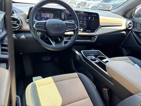 Used 2025 Chevrolet Equinox ACTIV FWD image 17