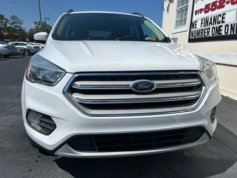 Used 2018 Ford Escape SE image 3