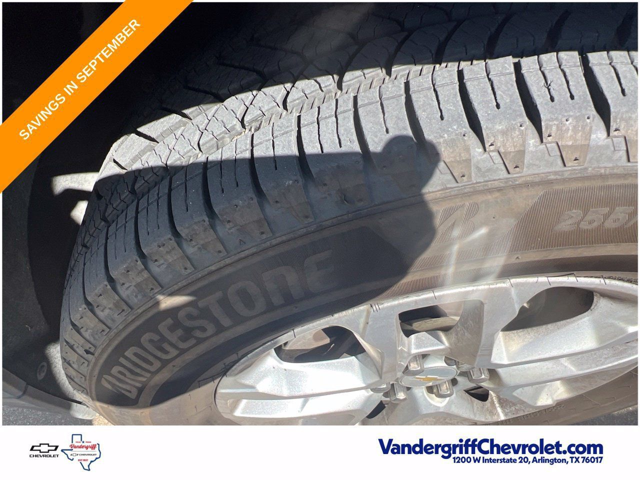 Used 2019 Chevrolet Traverse LT FWD image 2