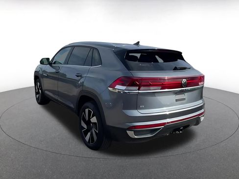 Used 2025 Volkswagen Atlas Cross Sport SE image 11