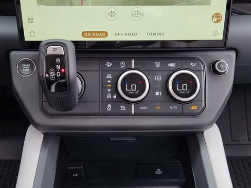 New 2026 Land Rover Defender 110 X-Dynamic SE AWD/4WD image 14