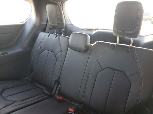 New 2026 Chrysler Pacifica Select image 10
