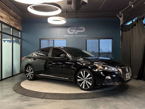 Used 2020 Nissan Altima 2.0 SR image 1