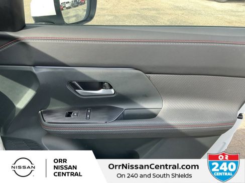 Used 2025 Nissan Kicks SR image 10