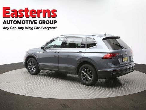 Used 2022 Volkswagen Tiguan SE w/ Panoramic Sunroof Package image 65