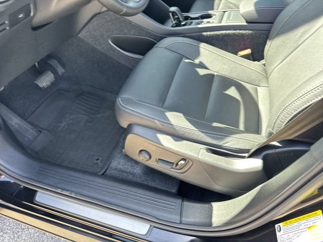 Certified 2025 Volvo XC40 B5 Core w/ Protection Package Premier AWD/4WD image 15
