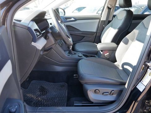 Certified 2022 Volkswagen Taos SE image 13