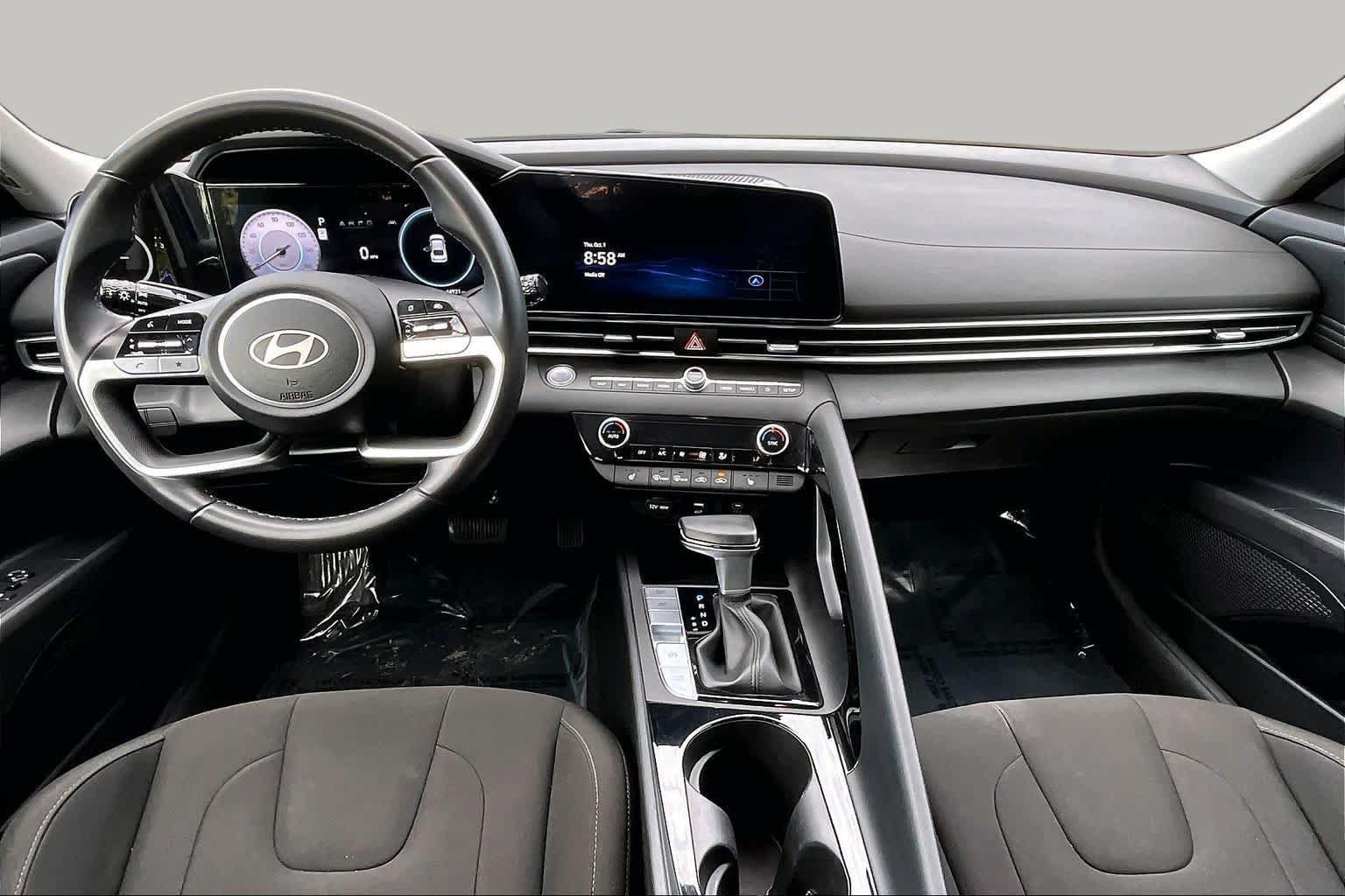 Used 2025 Hyundai Elantra SEL FWD image 16