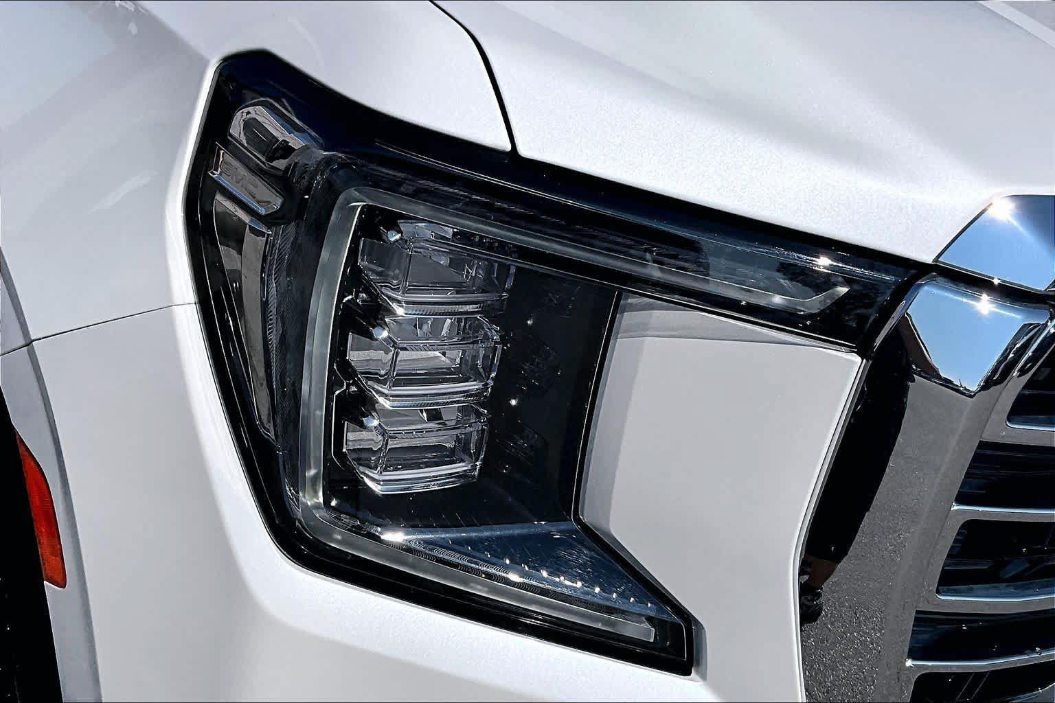 Used 2023 GMC Yukon SLT AWD/4WD image 26