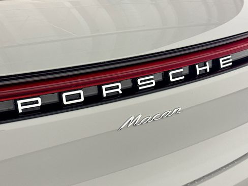 Certified 2025 Porsche Macan AWD/4WD image 26