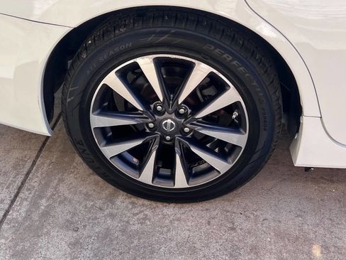 Used 2018 Nissan Altima 2.5 SL FWD image 10