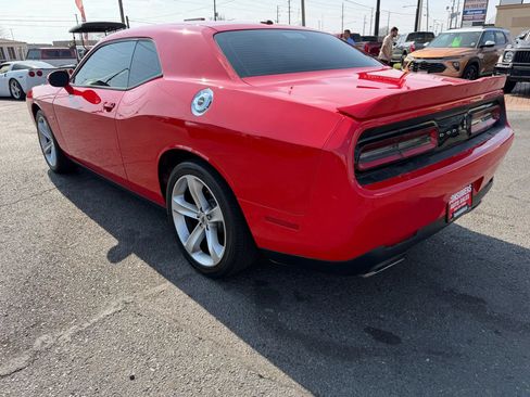 Used 2018 Dodge Challenger R/T RWD image 3